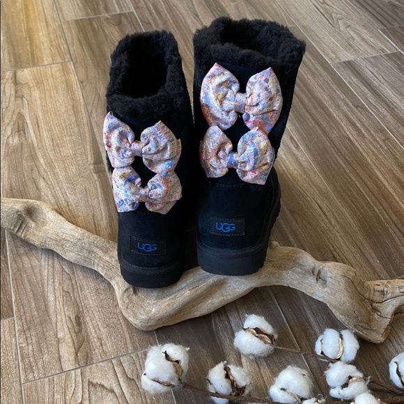 🌿UGG- W BAILEY BOW ABSTRACT SPLATTER BOOTS🌿 - Picture 12 of 13